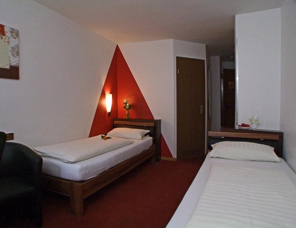 Hotel Beller เคนซิงเงน ภายนอก รูปภาพ