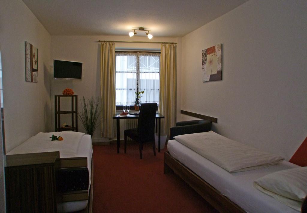 Hotel Beller เคนซิงเงน ภายนอก รูปภาพ