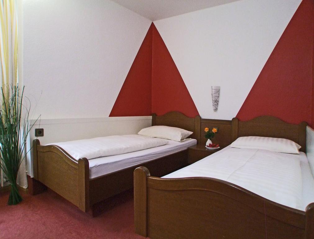 Hotel Beller เคนซิงเงน ภายนอก รูปภาพ