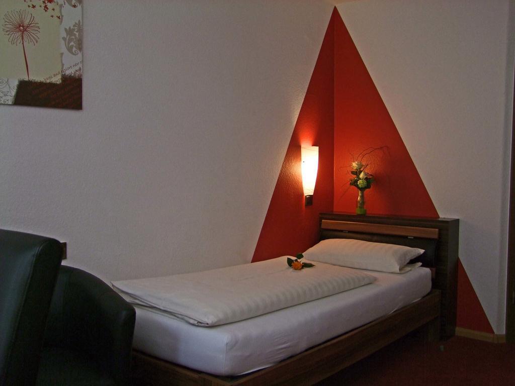 Hotel Beller เคนซิงเงน ภายนอก รูปภาพ
