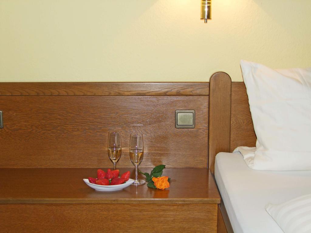 Hotel Beller เคนซิงเงน ภายนอก รูปภาพ